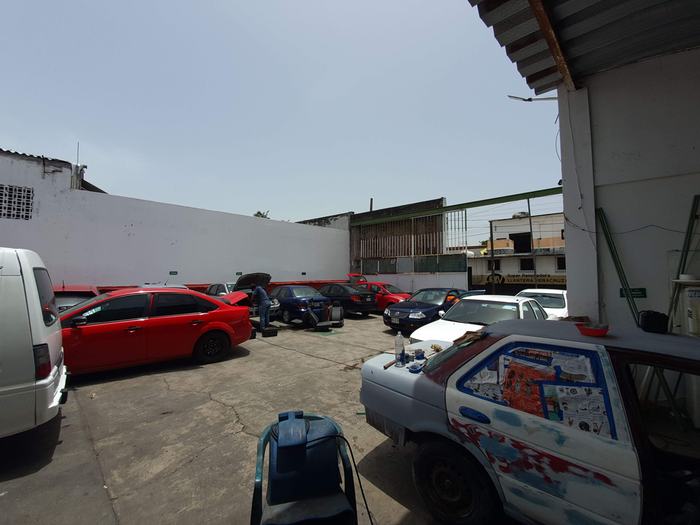 Patio interior del taller - taller mecanico Vicar Racing en Veracruz