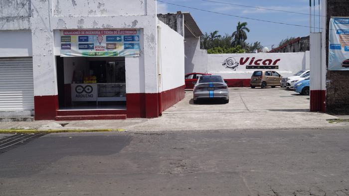 Fachada y patio del taller - taller mecanico Vicar Racing en Veracruz